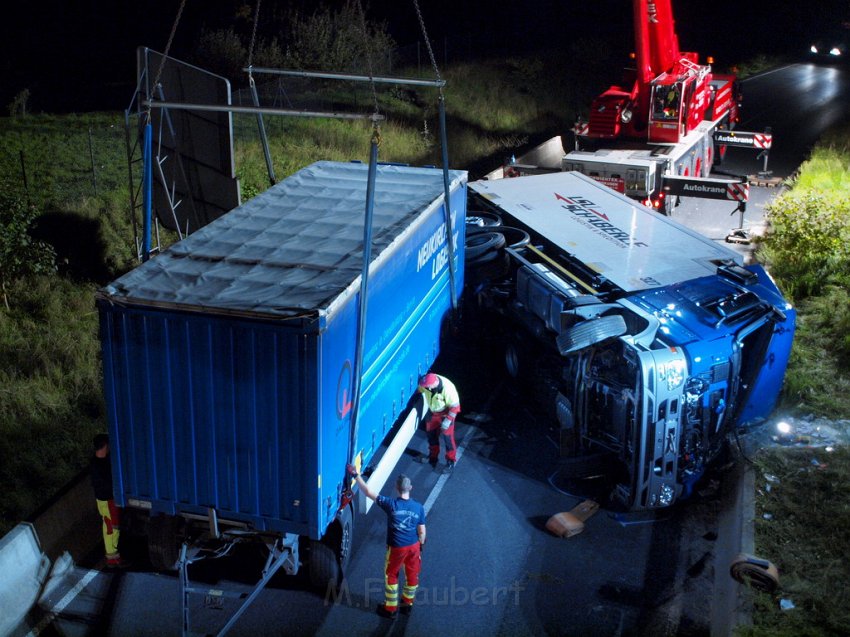 Einsatz BF Koeln PEINGEKLEMMT in Leverkusen P206.JPG